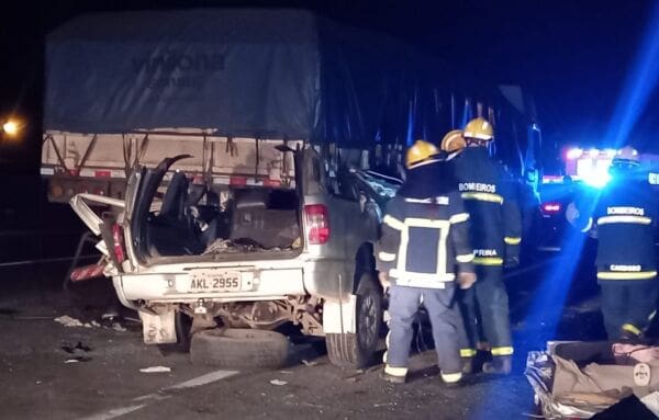 Acidente deixa quatro mortos e um ferido grave na BR-277, no Paraná
