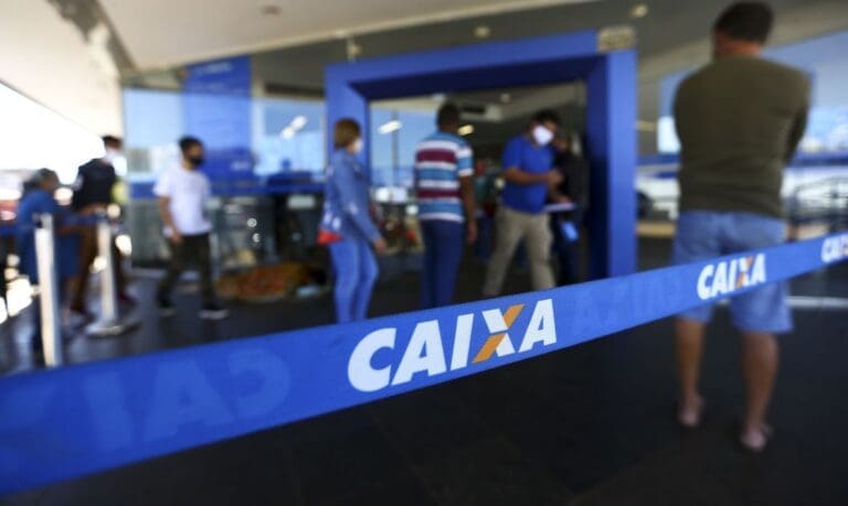 caixa paga abono salarial