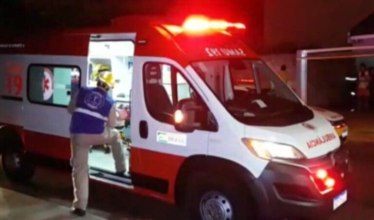 Ex-namorado invade casa e esfaqueia três pessoas no Paraná