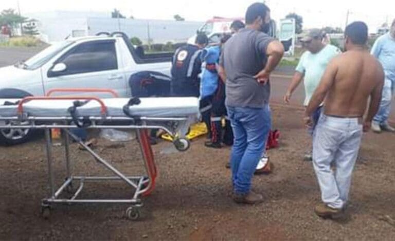 Duas pessoas ficam feridas em colisão entre moto e auto, em Jardim Alegre