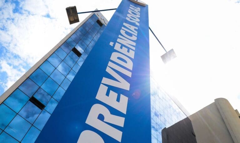 INSS interrupção bloqueio benefícios