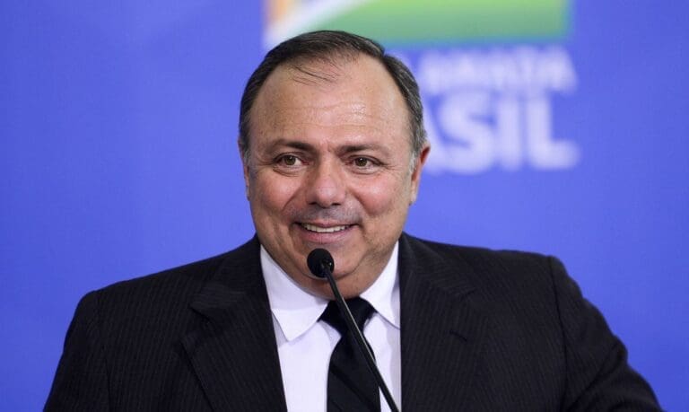 Ministro da Saúde é internado em Brasília