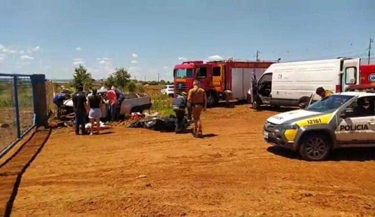 Motorista fica gravemente ferido após bater carro em muro da C. Vale, em São João do Ivaí