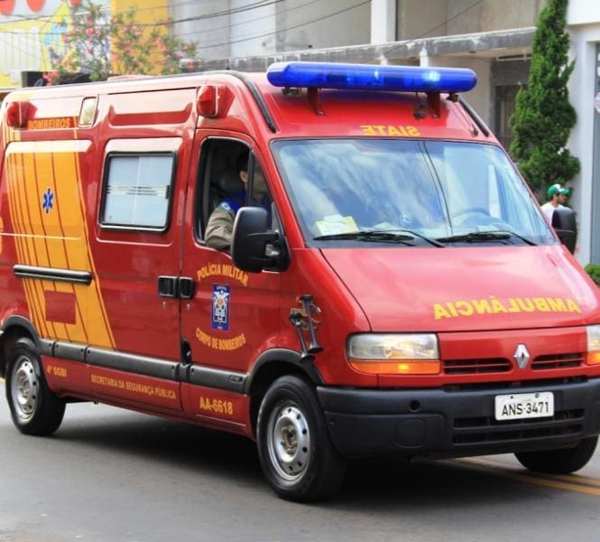 Colisão entre carro e moto deixa dois feridos em Ivaiporã