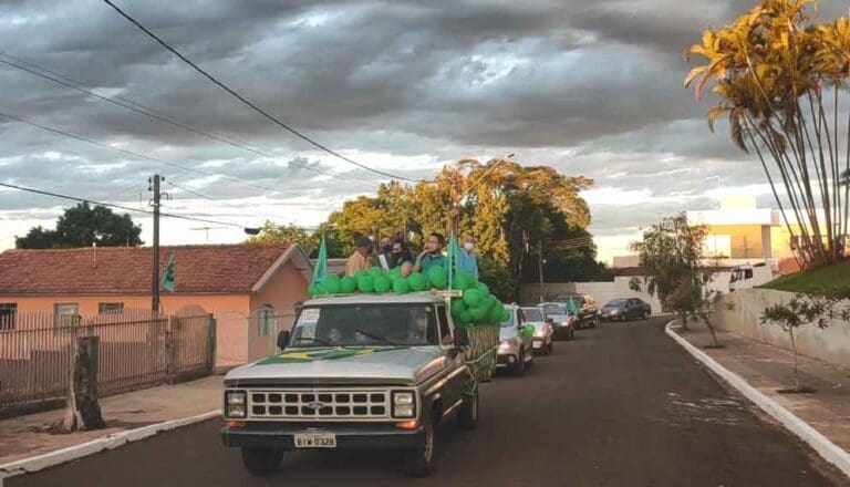 Em carreta, Furlan agradece apoio da população