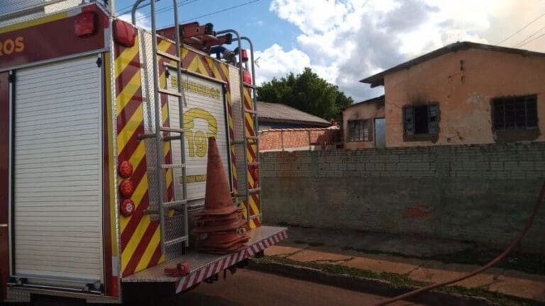Motorista tem casa incendiada após atropelar criança de 10 anos,