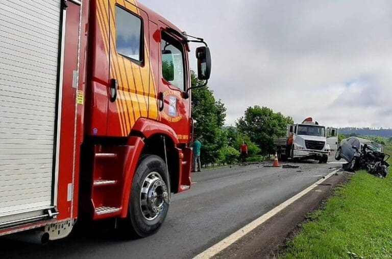 Colisão provoca morte de motorista na PR-438