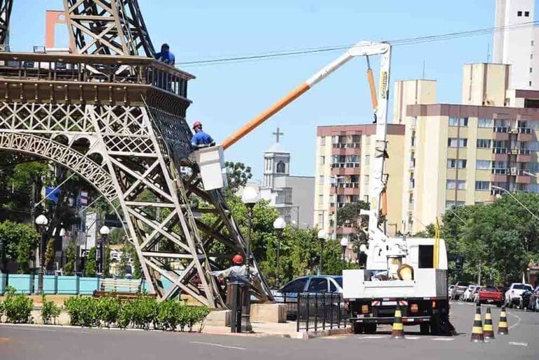 Prefeito fala sobre decoração de Natal em Ivaiporã