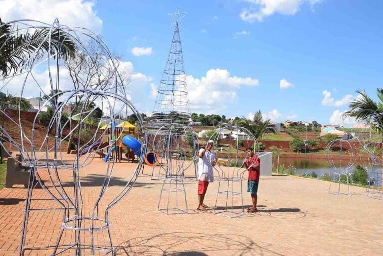 Jardim Alegre prepara decoração de natal com muitas luzes