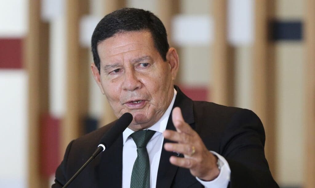 Hamilton Mourão testa positivo para Covid-19