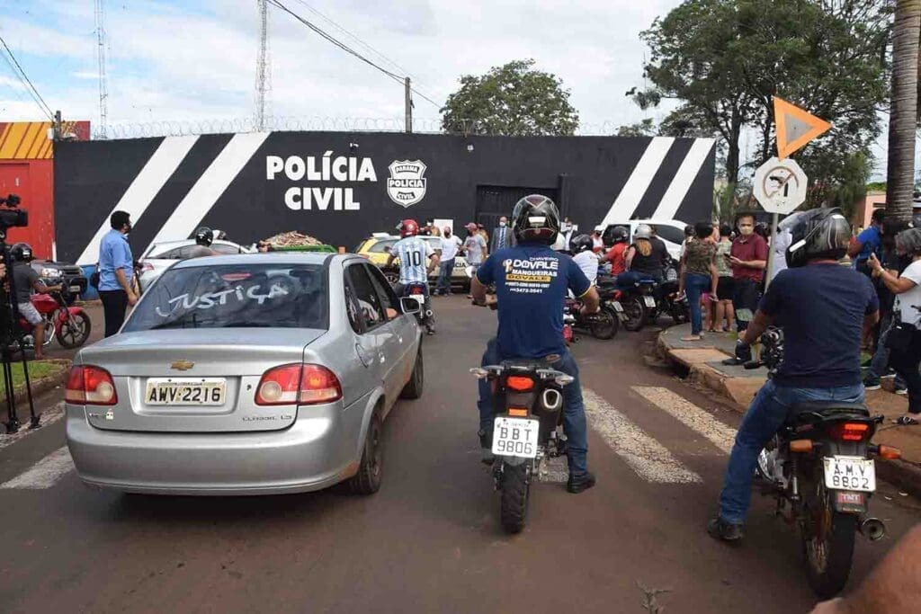 Manifestantes pedem justiça para Lucas, Jaqueline e Heloísa, mortos em acidente de trânsito em Ivaiporã