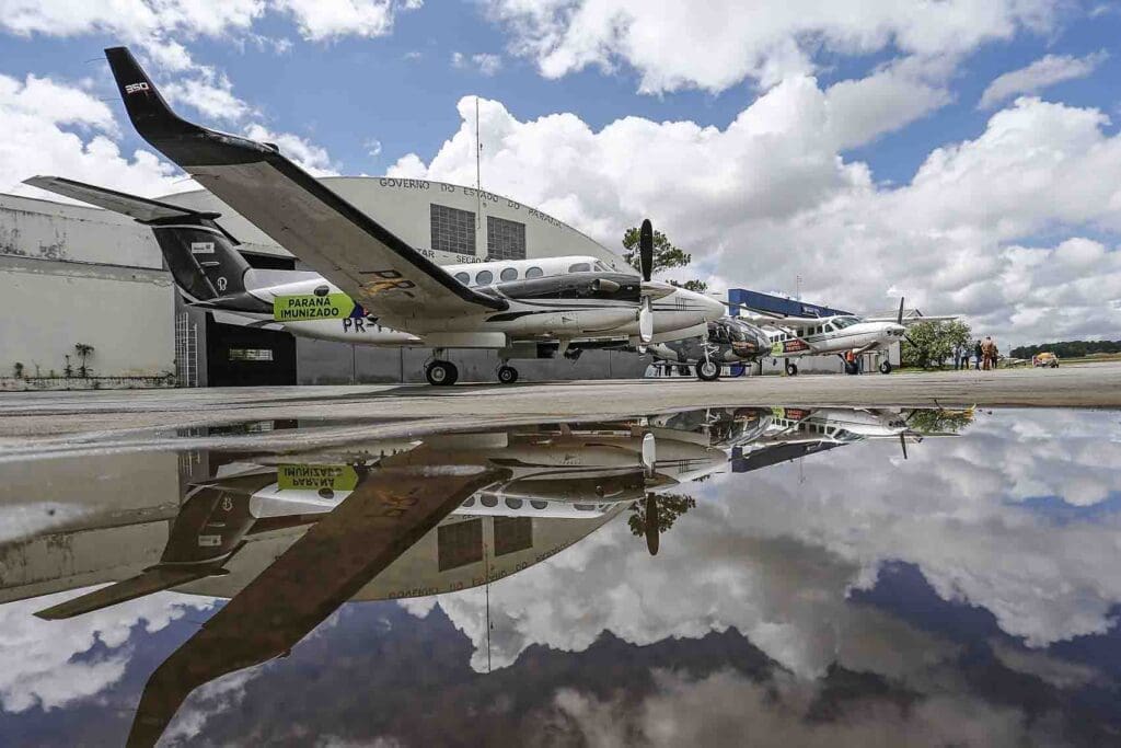 Governo vai usar frota aérea para agilizar transporte da vacina no Paraná