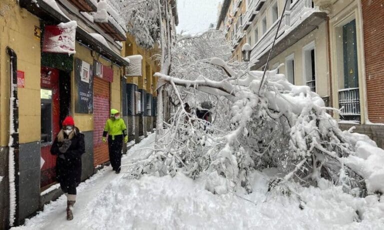 Tempestade de neve provoca três mortes na Espanha
