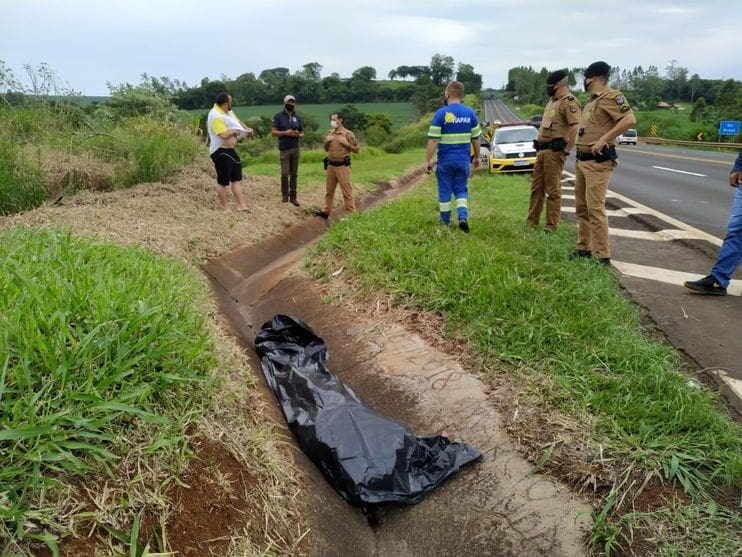 Corpo de homem é encontrado esfaqueado às margens da rodovia