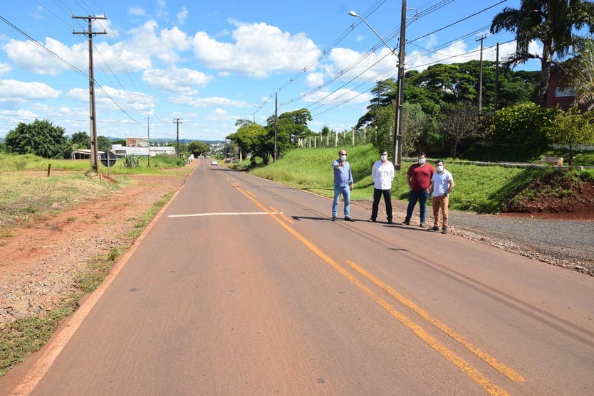 Carlos Gil e superintende do DER tratam de projetos de obras em Ivaiporã