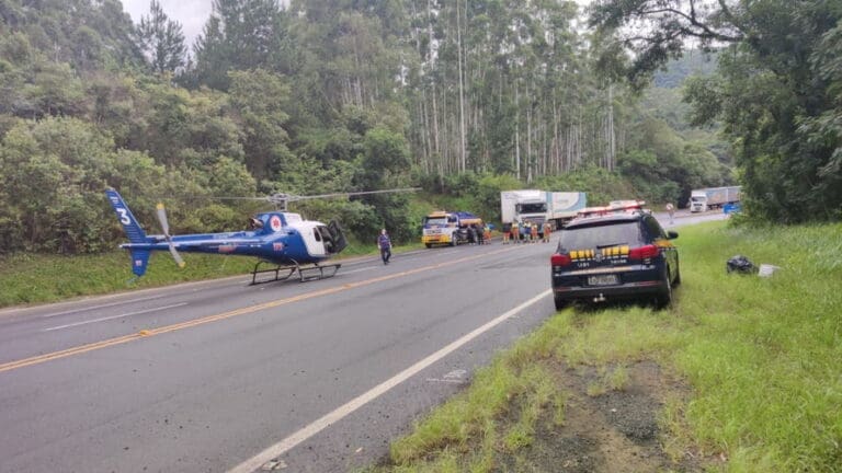 Acidente no km 374 da BR 376 deixa duas vítimas em estado grave