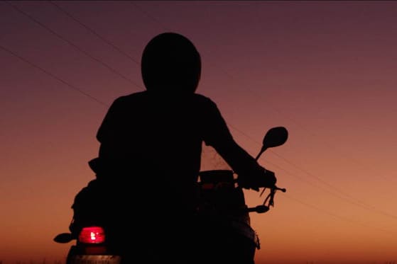 Adolescente de 13 anos é flagrado pilotando motocicleta