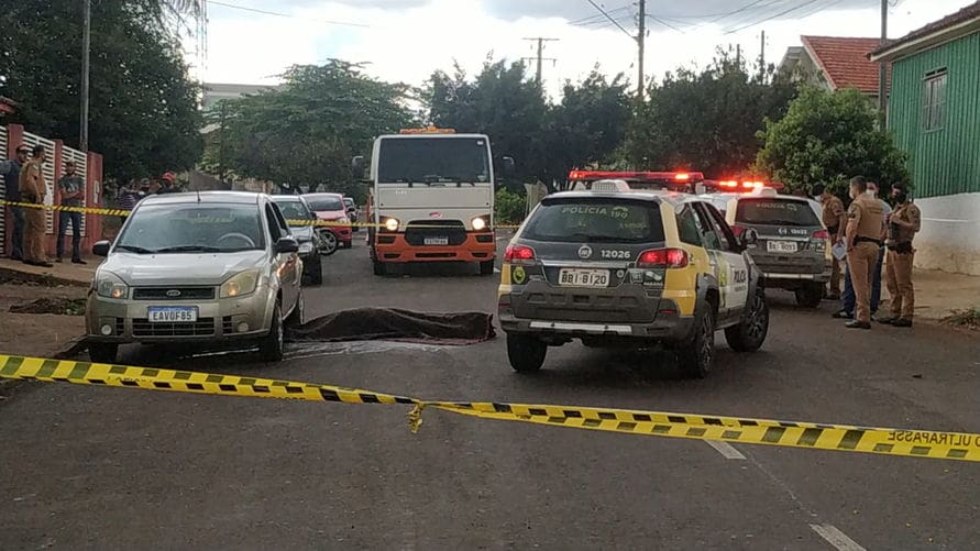 Mulher é morta a facadas em Califórnia, autora do crime está presa