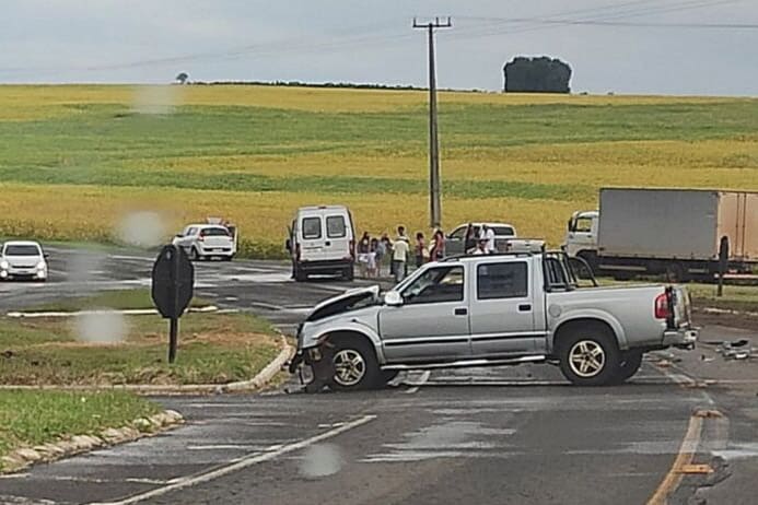 Van da Saúde se envolve em acidente na Rodovia do Milho