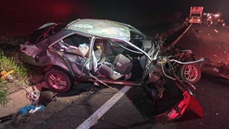 Duas pessoas morrem em acidente na PR-323, entre Londrina e Sertanópolis