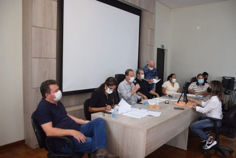 Em live, prefeito e diretora de saúde de Ivaiporã falam sobre novo decreto