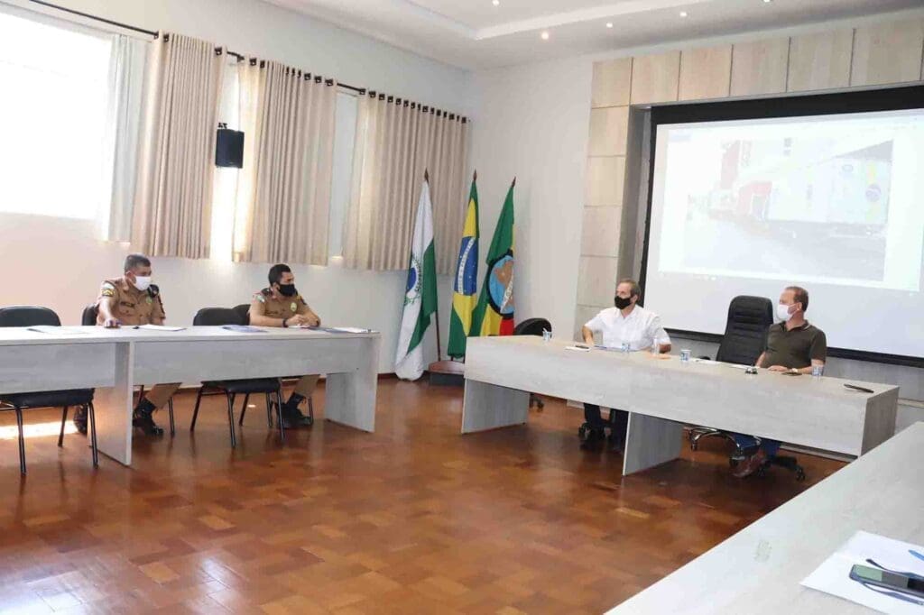 Prefeitura e PM estudam melhorias no trânsito de Ivaiporã