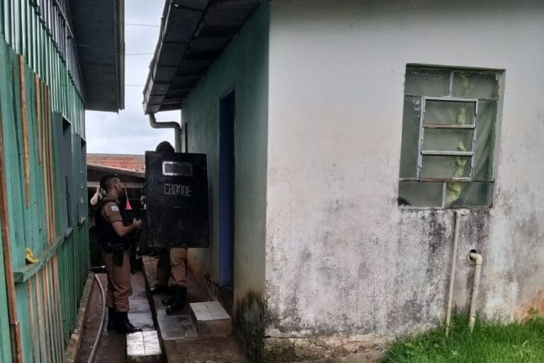 Policiais recebem Moção de Aplausos após salvarem homem em Ivaiporã