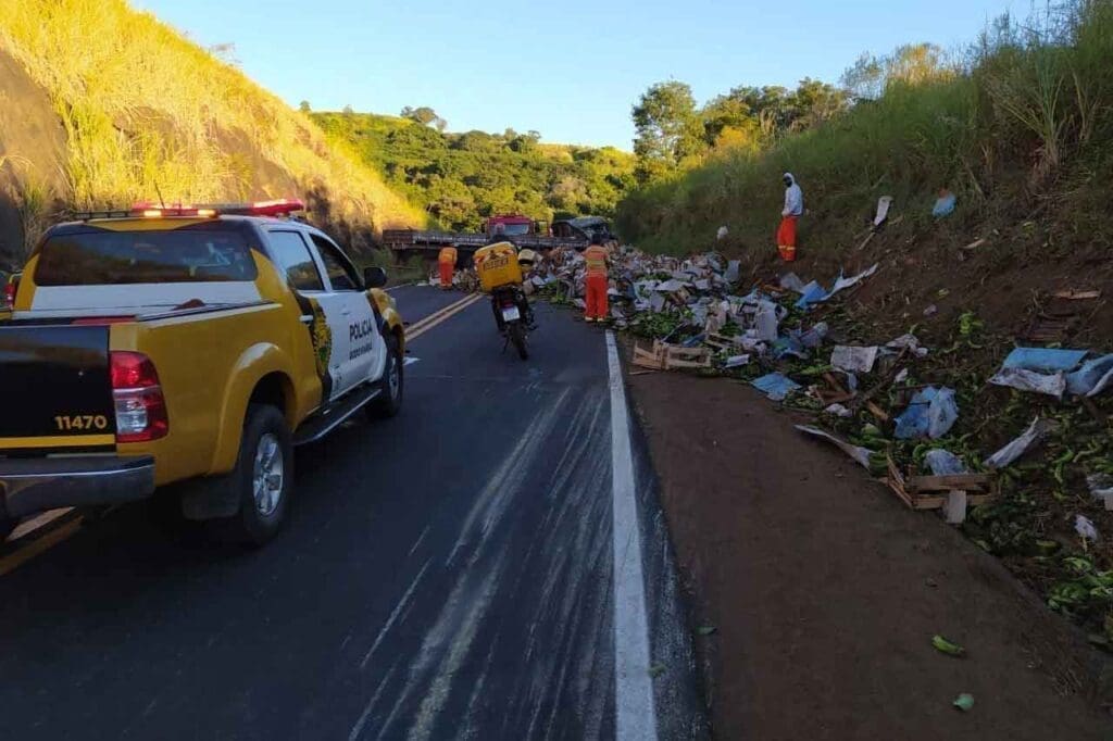 Motorista de caminhão morre em acidente na rodovia do Milho