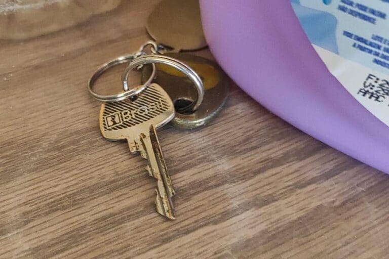 Homem deixa chave escondida e tem casa furtada