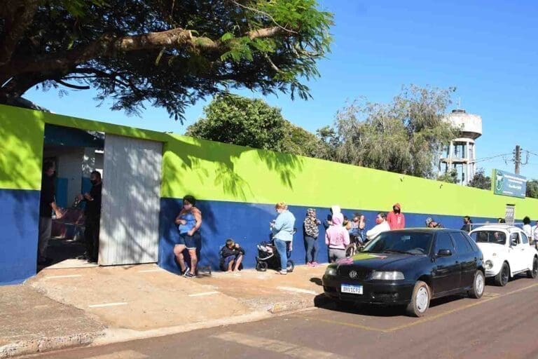 Colégio Cívico-Militar de Jardim Alegre entrega kits de merenda