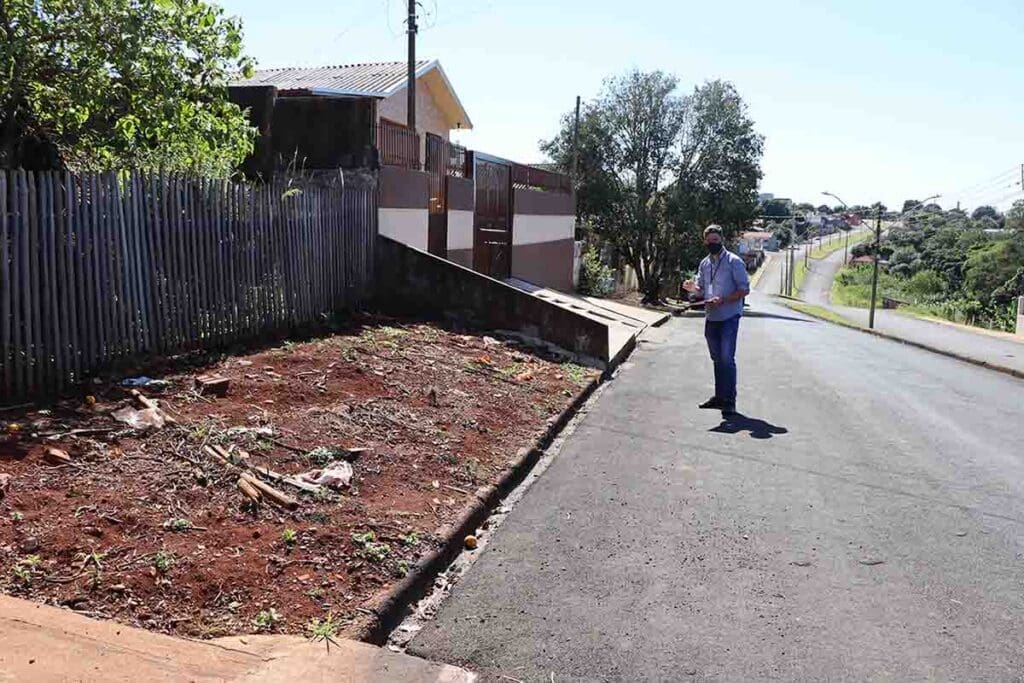 Ivaiporã notifica moradores para regularização de calçadas