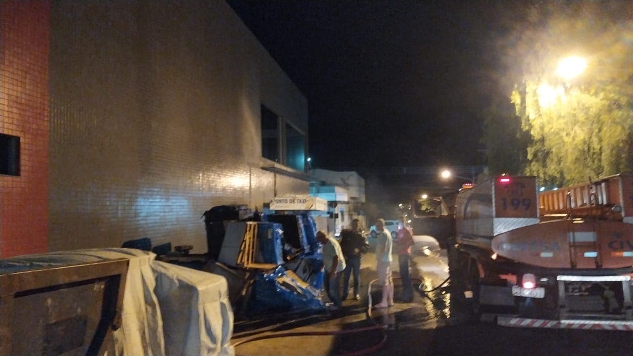 Bombeiros combatem incêndios criminosos em Faxinal