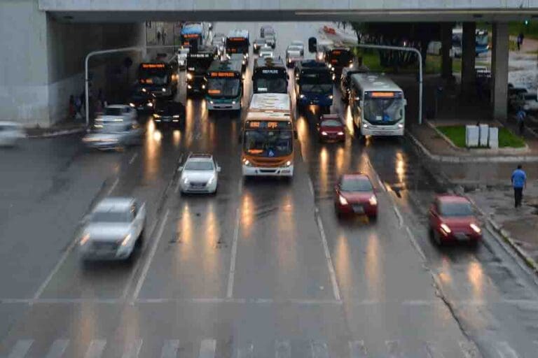 Mudanças no Código de Trânsito começam a valer neste mês