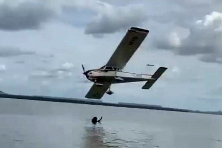 Piloto é preso por fazer acrobacias próximo a banhistas