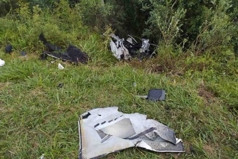 Jovem morre em colisão envolvendo BMW de Apucarana e dois caminhões