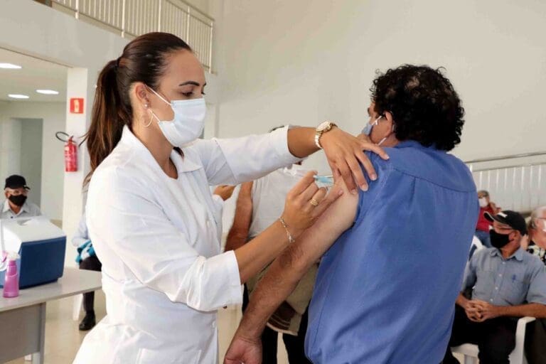 Vacinação contra Covid-19 segue na quinta-feira em Ivaiporã