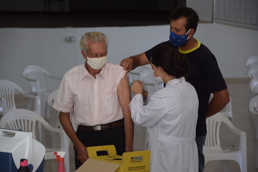 Ivaiporã retoma vacina 1ª dose em idosos na segunda-feira