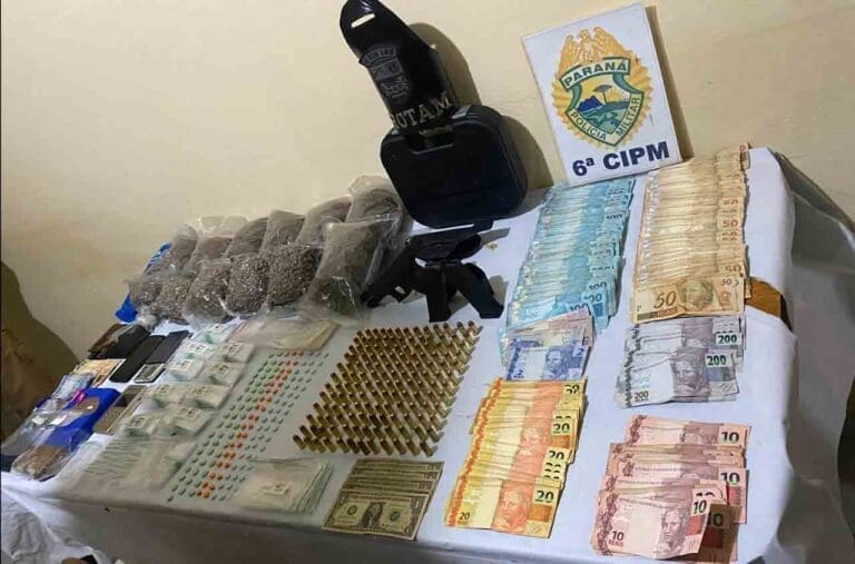 PM tira de circulação, armas drogas e munições, dois homens presos