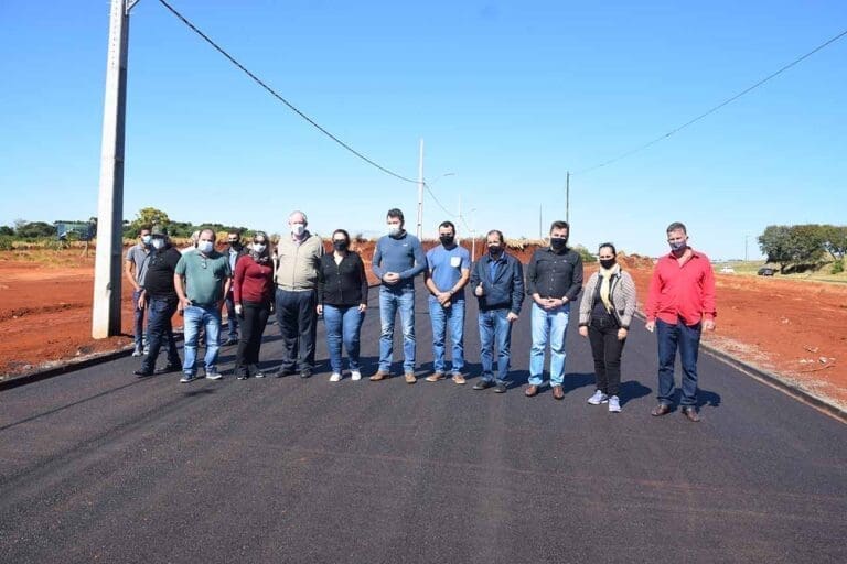 Jardim Alegre inaugura asfalto frente ao novo parque industrial