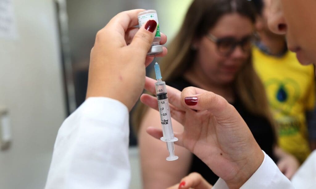 vacinação contra gripe começa na próxima semana