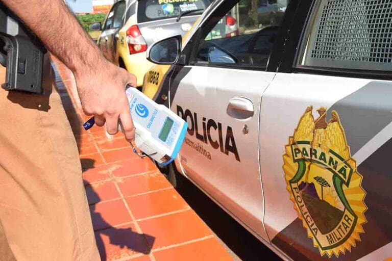 Motorista bêbado é preso dirigindo em zigue-zague na PR-082