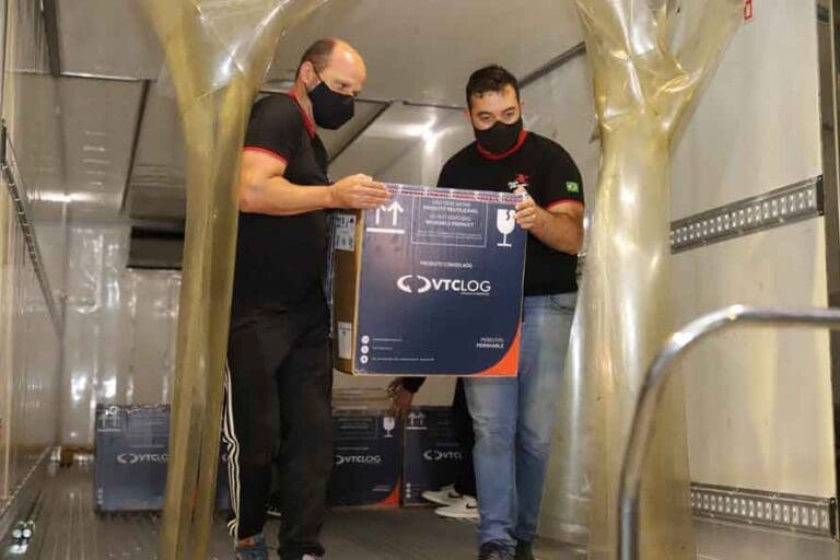 Remessa com 67,8 mil vacinas da Pfizer chega nesta segunda no Paraná