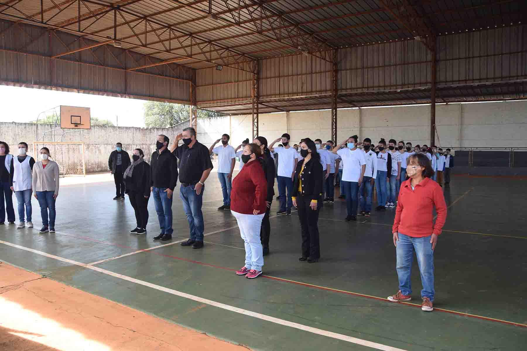 Escola Cívico-Militar Anita Garibaldi de Jardim Alegre um mês com aulas presenciais