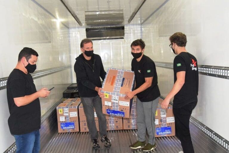 Paraná inicia distribuição de vacinas para novos grupos