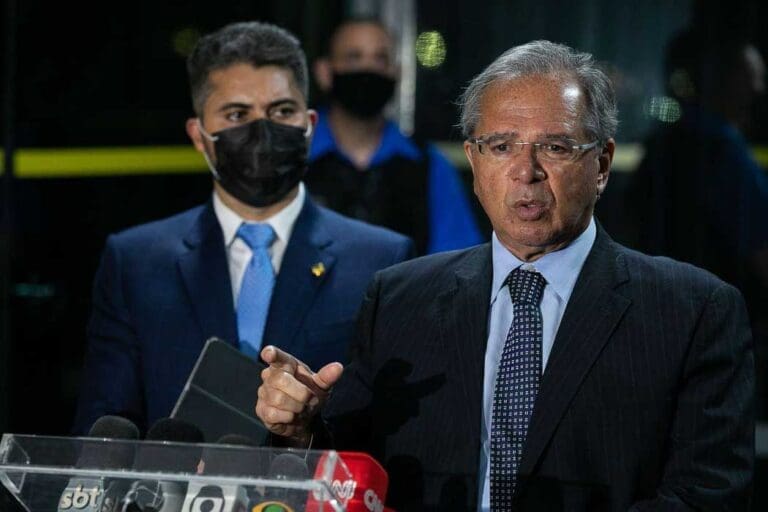 Guedes: auxílio será prorrogado por mais 2 meses