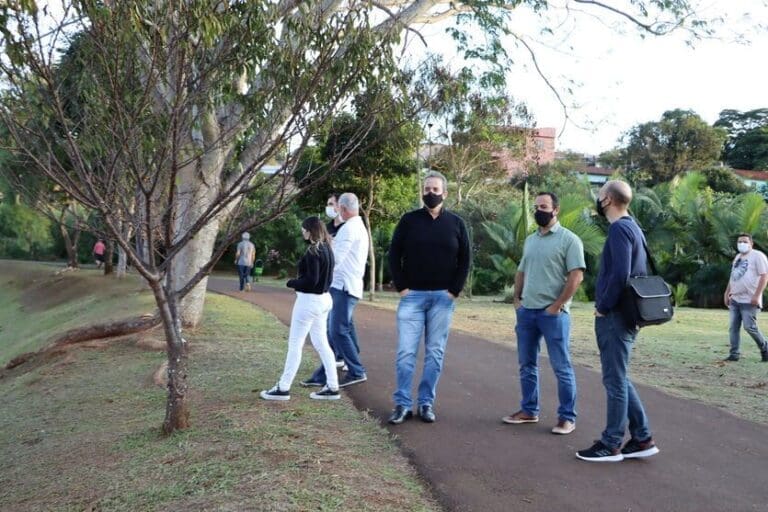 Ciclistas de Ivaiporã apresentam projeto de pista pump track