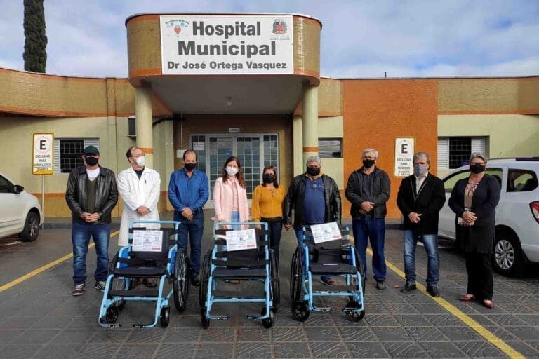 Rotary Club Ivaiporã entrega cadeiras de rodas para entidades da região