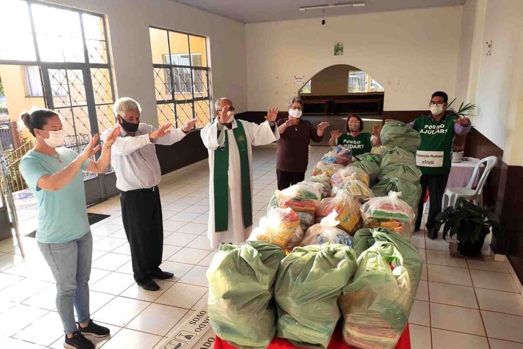 Rotary Club de Jardim Alegre realiza entrega de cestas da campanha