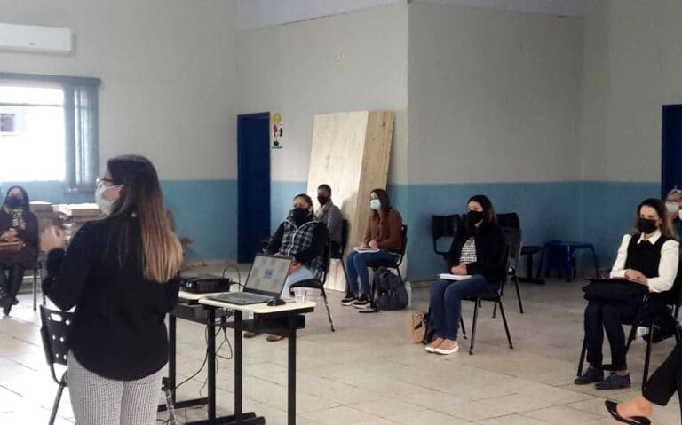 Jardim Alegre promove curso para profissionais da Educação