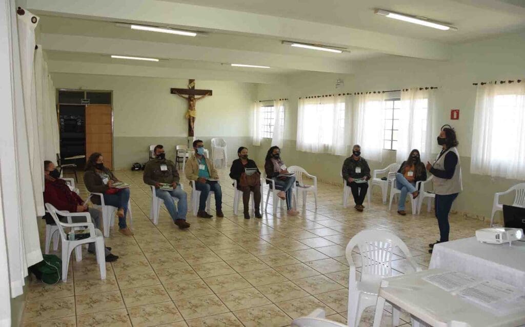 Lunardelli promove curso sobre a cultura do morango